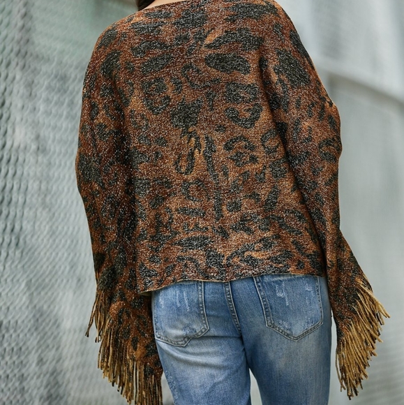 Tiger Fringe Poncho - Picture 3 of 4